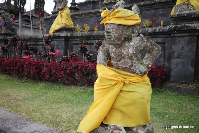 Jeder trägt Sarong :)